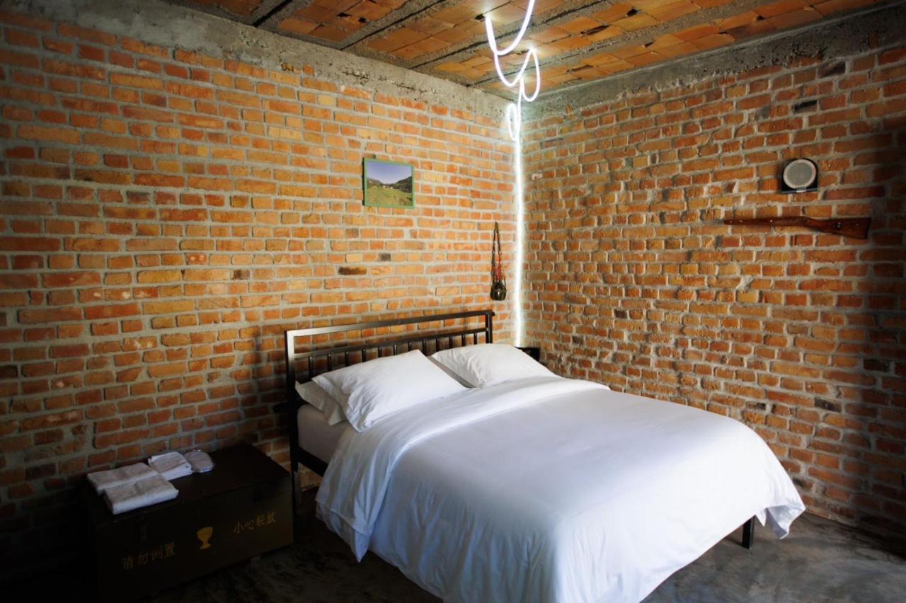 Kazerma E Cerenit Hotel Surrel