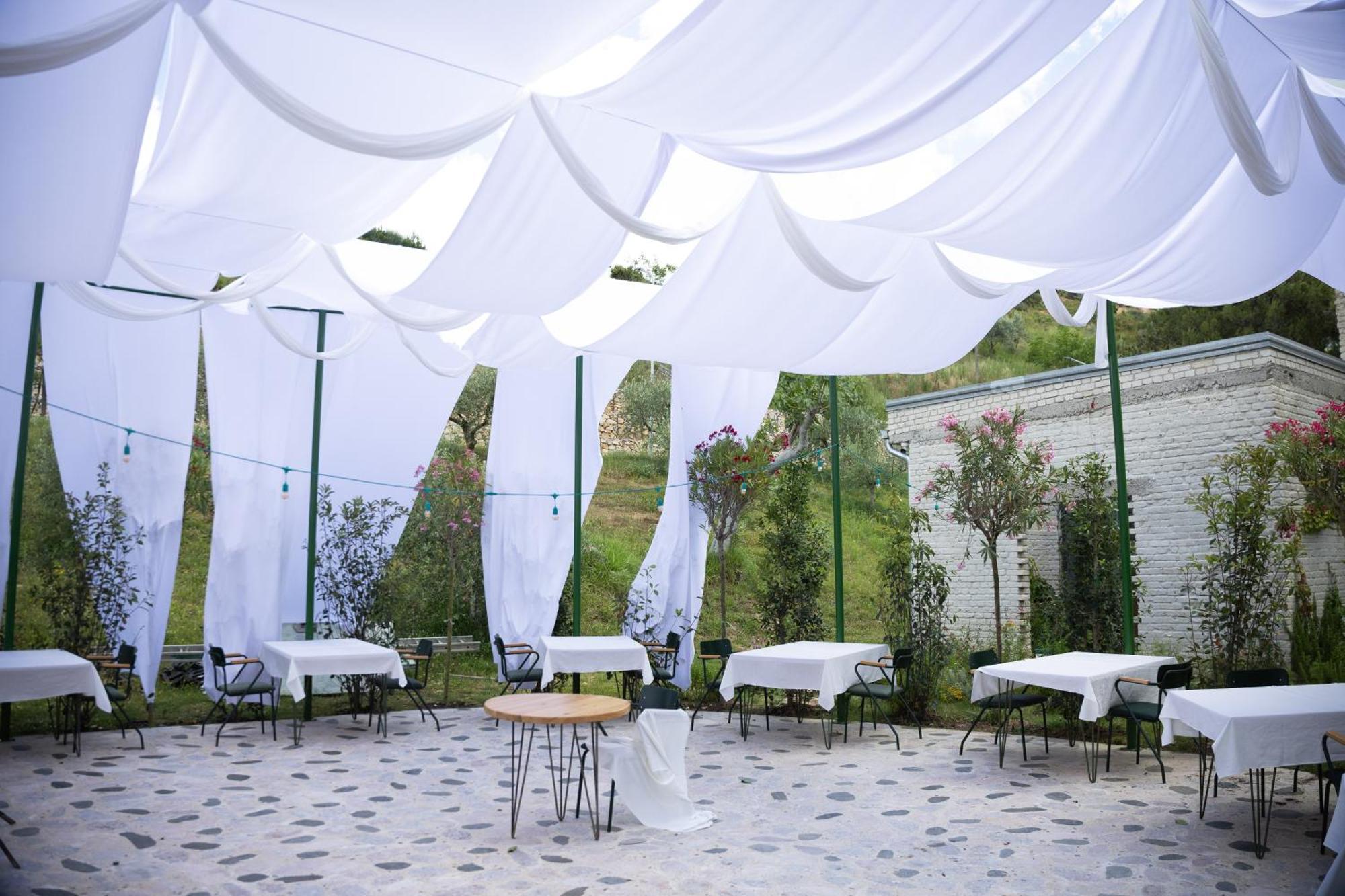 Hotel Kazerma E Cerenit Surrel