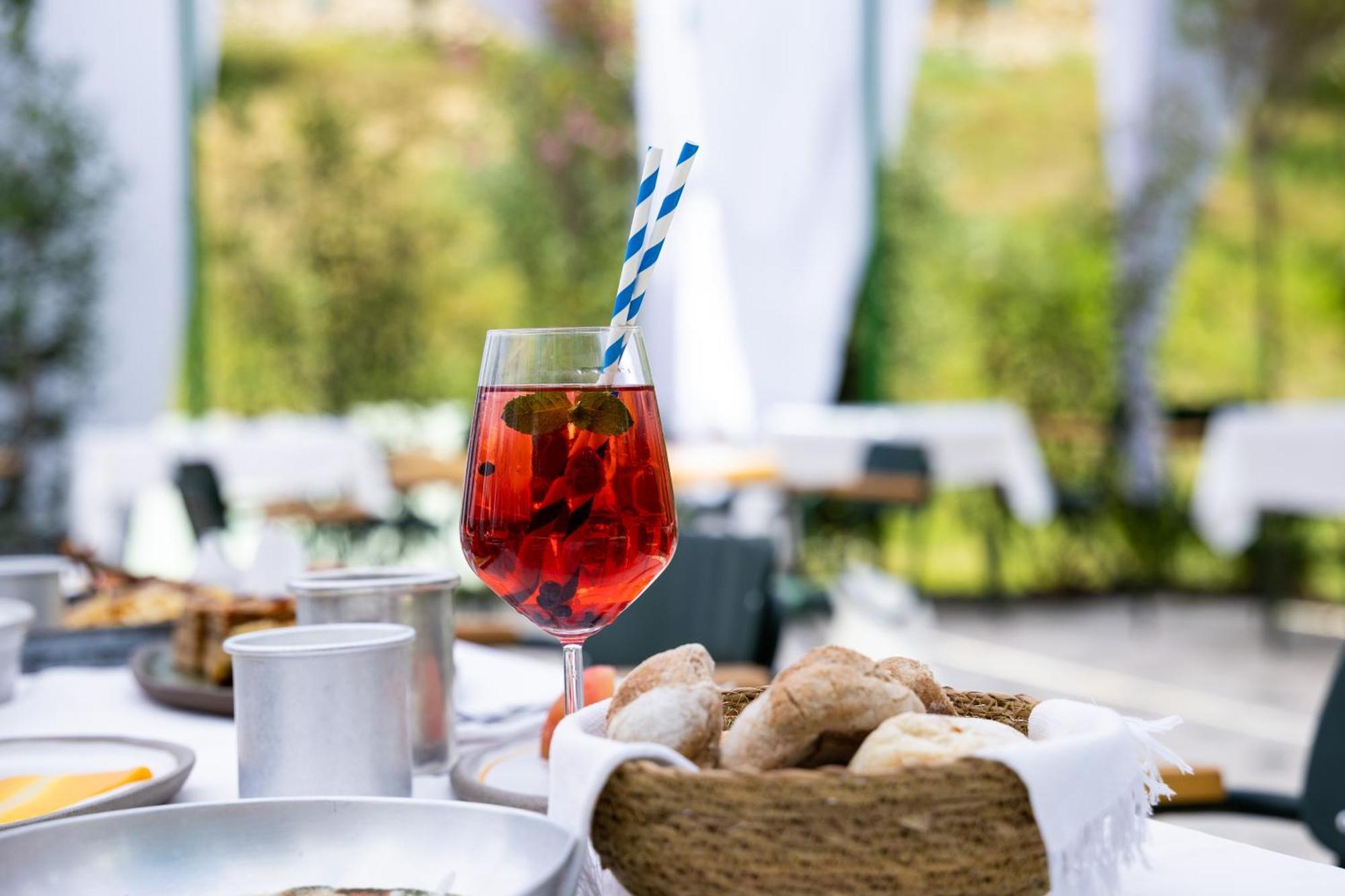 Hotel Kazerma E Cerenit Surrel