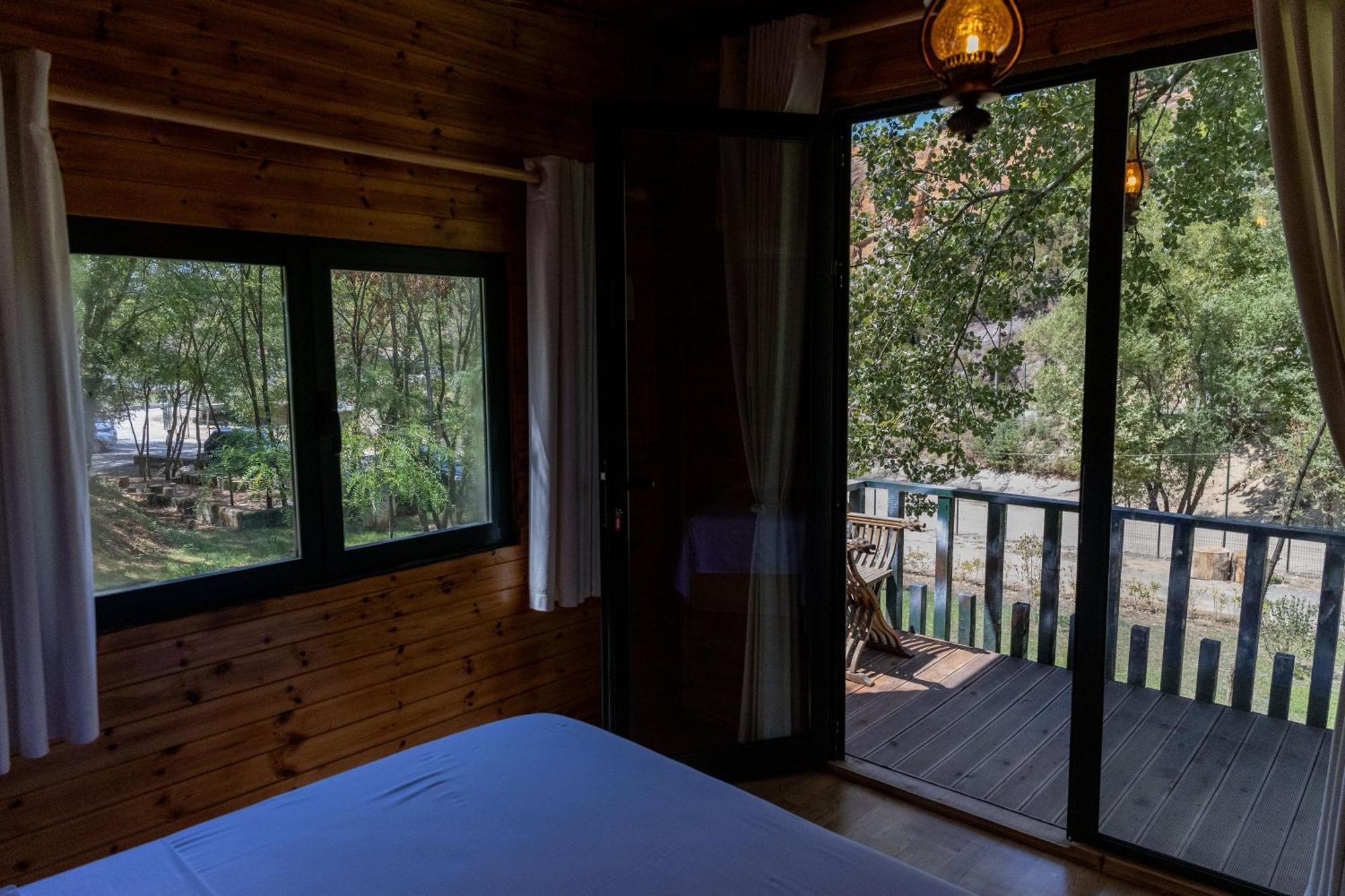 Kazerma E Cerenit Hotel Surrel