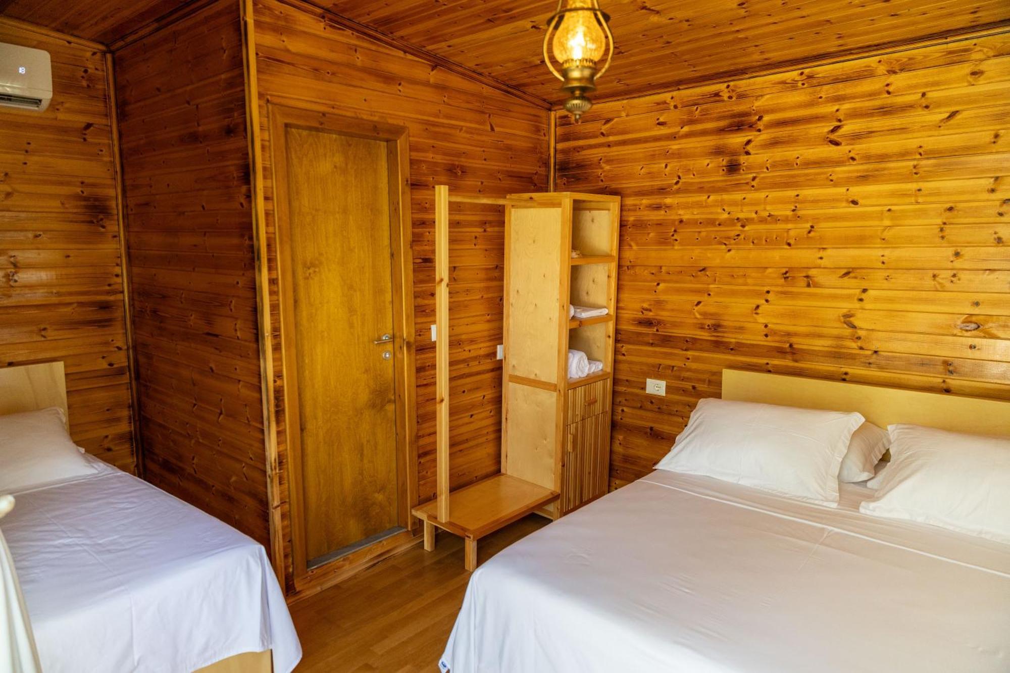 Hotel Kazerma E Cerenit Surrel