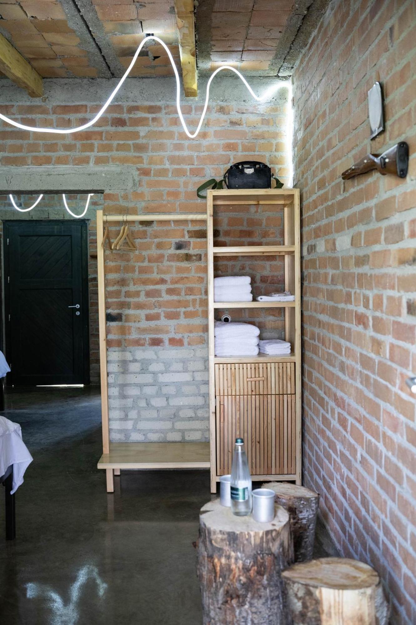 Hotel Kazerma E Cerenit Surrel
